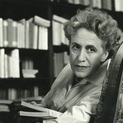 Foto di Gianna Manzini