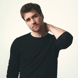 Foto di A J Finn