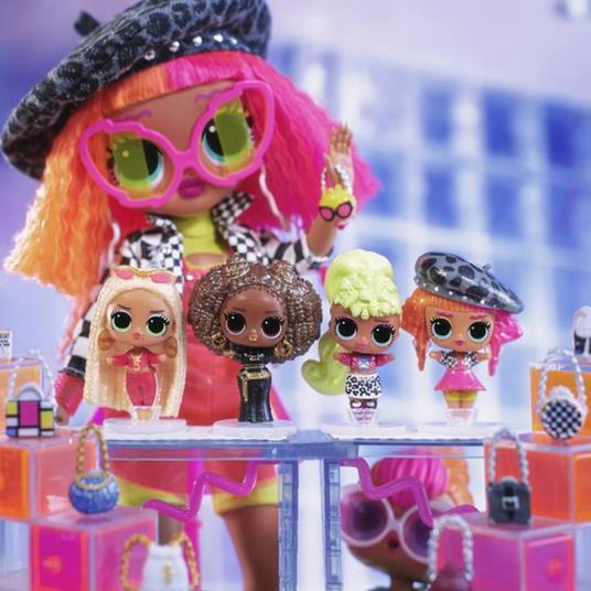 L.O.L. Surprise! OMG Mini Family Collection - ASSORTIMENTO - Mini Replica di Bambola alla Moda, Lil Sis e Animale Domestico, con Accessori e Confezione 2 in 1 - da Collezionare - età: 4+ Anni - 11