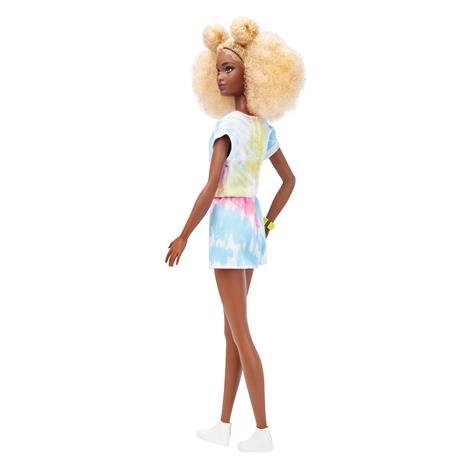 Barbie Fashionistas Bambola n. 180 Alta con Silhouette e Tonalità Diverse Capelli Afro Biondi tutina Tie-Dye - 6
