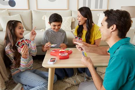 UNO Triple Play, Gioco di carte con porta-carte con luci e suoni e 112 carte, per tutta la Famiglia 7+ anni - 3