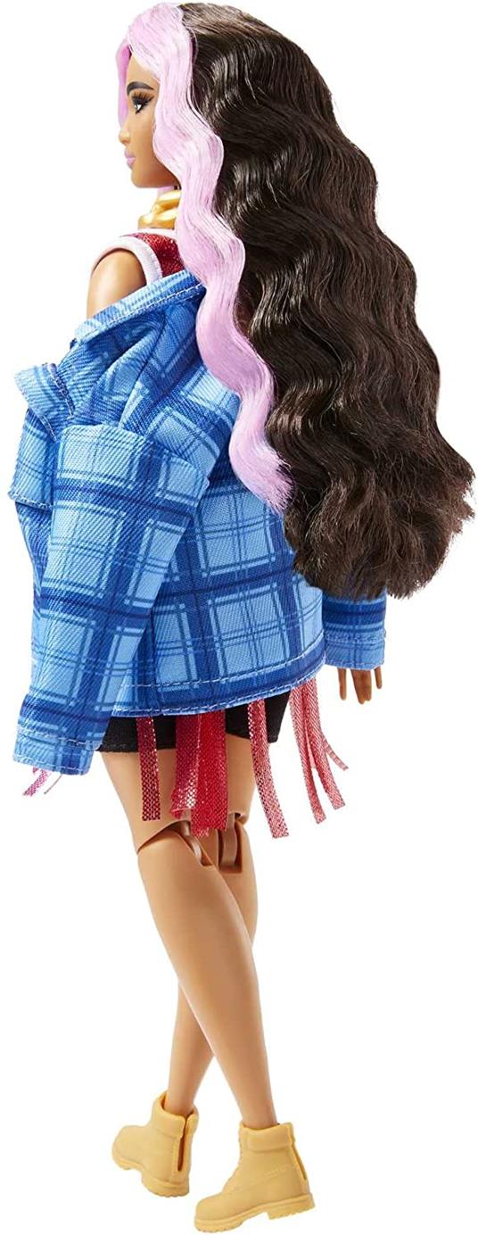 Barbie - Extra Bambola Snodata con Lunghissimi Capelli Ondulati con Ciocche Rosa , Giocattolo per Bambini 3+ Anni, HDJ46 - 5