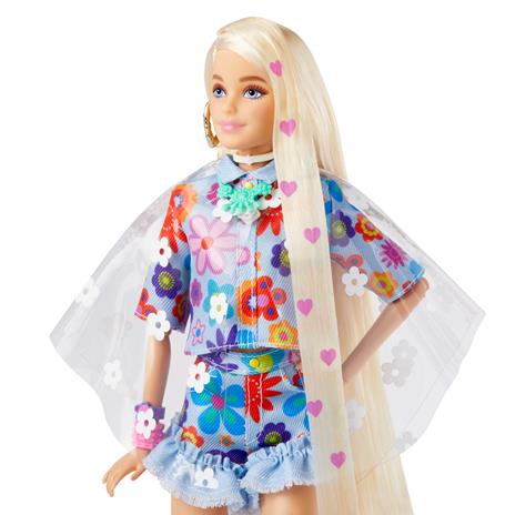 Barbie Extra n. 12 - Bambola con Coniglietto - Vestiti alla moda - 15 Accessori - Snodata - Ciocca con Cuoricini Viola - 2
