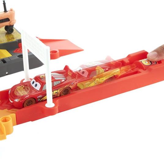 Cars - Corsa a Radiator Springs Playset con contenitore, con oltre 20 pezzi include veicolo Saetta McQueen - 17
