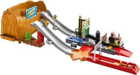 Cars - Corsa a Radiator Springs Playset con contenitore, con oltre 20 pezzi include veicolo Saetta McQueen - 18