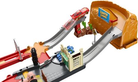 Cars - Corsa a Radiator Springs Playset con contenitore, con oltre 20 pezzi include veicolo Saetta McQueen - 22