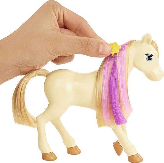 Barbie- Il Ranch di Barbie, Playset con Bambola Barbie Bionda, 2 Cavalli e Oltre 20 Accessori per Spazzolare e Coccolare gli Animali, Giocattolo per Bambini 3+Anni, HGB58, Imballaggio Sostenibile - 4