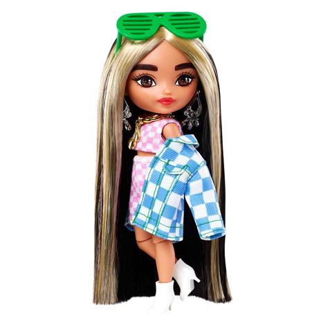 Barbie - Extra Minis Mini Bambola Articolata con Giacca a Quadri e Morbidi Capelli Bicolore - 5