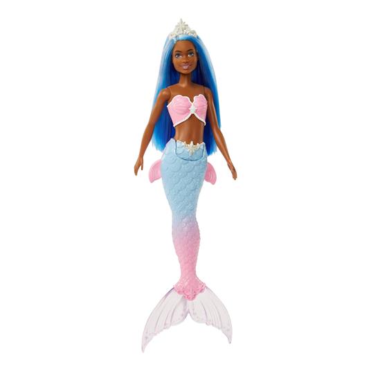 Barbie Dreamtopia, bambola dai capelli blu e coroncina regale, con corpetto a conchiglia e la coda multicolore sfumata