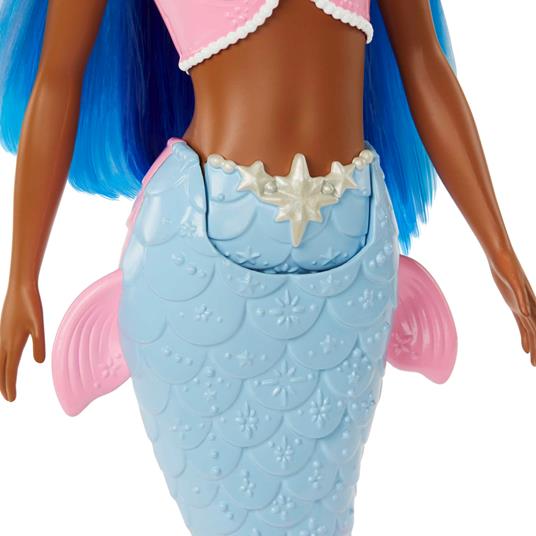 Barbie Dreamtopia, bambola dai capelli blu e coroncina regale, con corpetto a conchiglia e la coda multicolore sfumata - 4
