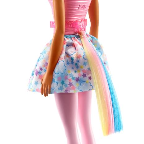 Barbie Dreamtopia, bambola dai capelli blu e rosa, il corpetto scintillante e una gonna rimovibile con stampa di nuvole - 5