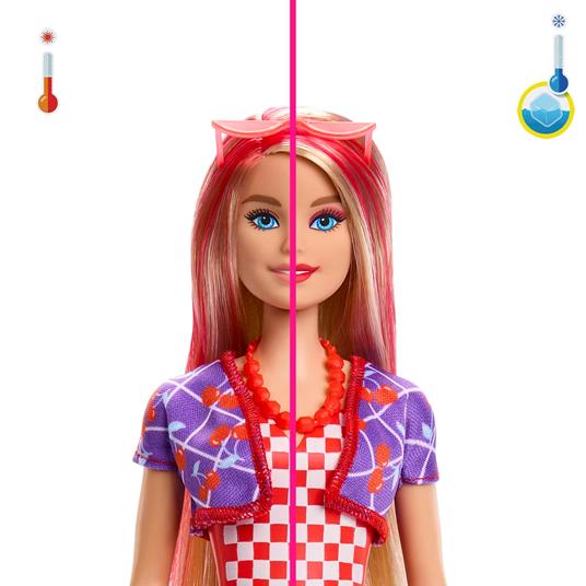 Barbie - Color Reveal Serie Dolci Frutti bambola profumata con 7 sorprese cambia-colore e accessori - 6