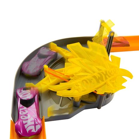 Hot Wheels - Track Builder Assortimento Box Medio Deluxe con pezzi di pista, 1 macchinina e accessori in un box impilabile - 4