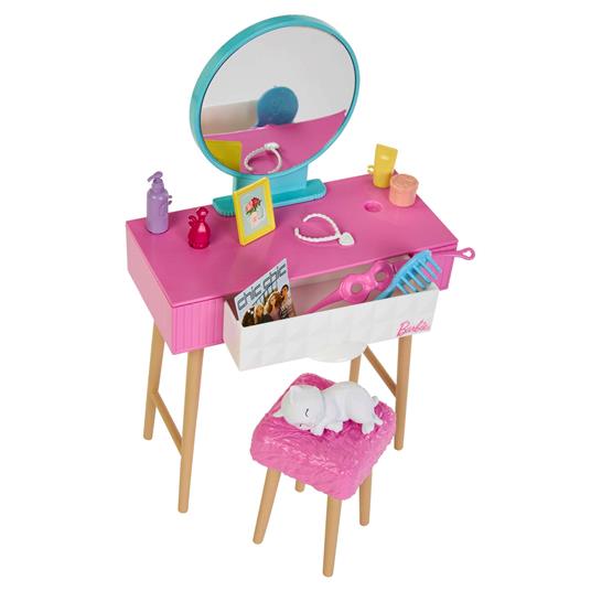 ?Barbie Movie - Playset della camera da letto di Barbie include una bambola Barbie, un letto, una specchiera, un gattino - 5