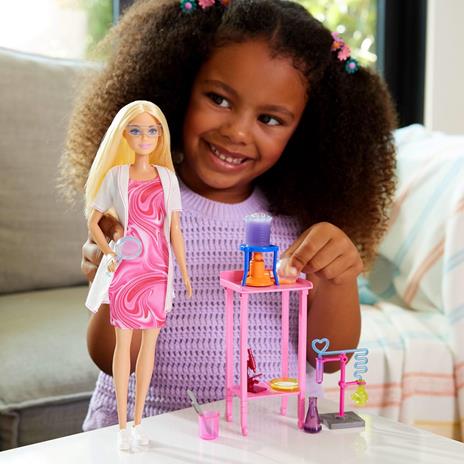 Barbie Carriere - Scienziata, set bambola bionda con camice bianco da laboratorio e accessori inclusi, 3+ anni, JCR70 - 2