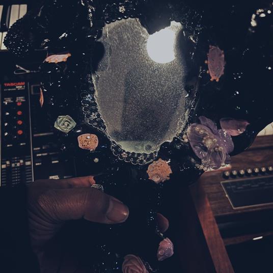 Bathes And Listens - Vinile LP di Maneka