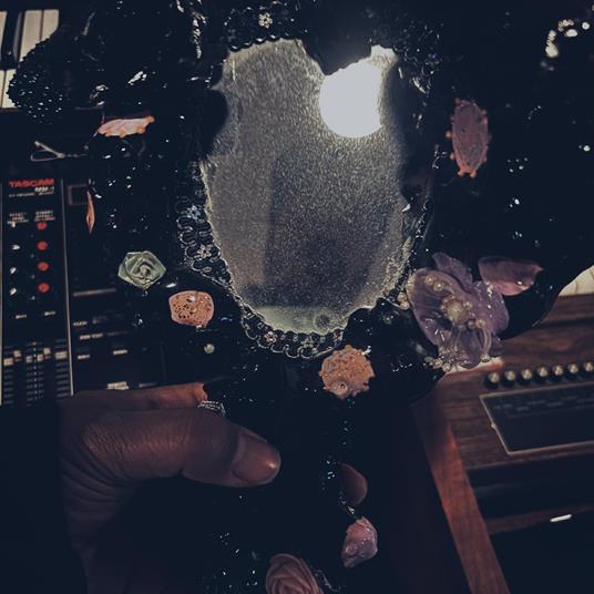 Bathes And Listens - CD Audio di Maneka