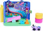 Gabby's Dollhouse, Stanza dei Giochi Purr-ific con la macchinina Giocattolo Carlita Accessori, mobili e Scatola con Sorpresa