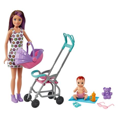 Barbie. Playset Babysitter con Bambola Skipper, Bebè, Mobili e Accessori, Assortimento Casuale - 7