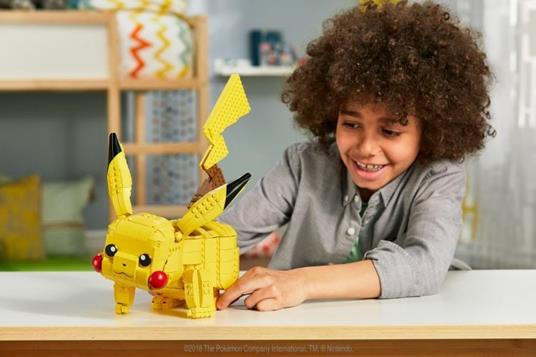 Mega Construx- Pokemon Pikachu Gigante da oltre 600 mattoncini, giocattolo da costruire per bambini 8+anni - 3