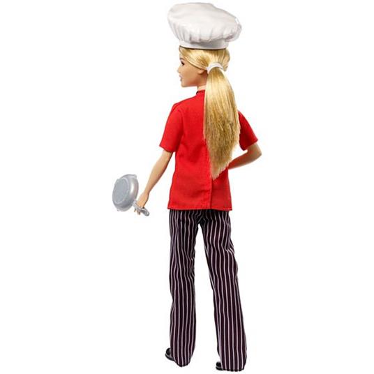 Barbie Bambola Chef con Padella e Cappello da Cuoco, Giocattolo per Bambini 3+ Anni. Mattel (FXN99) - 12