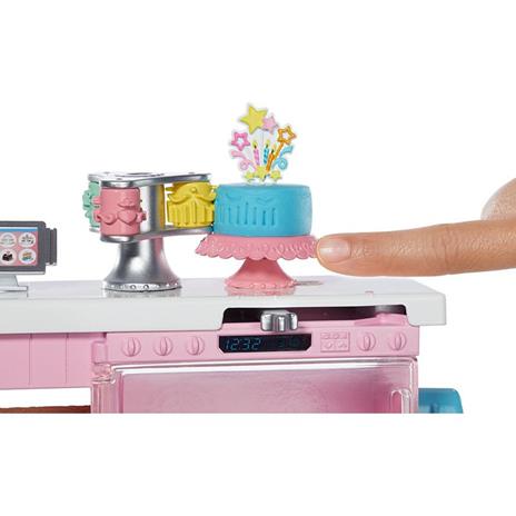 Barbie Playset Pasticceria con Bambola e Accessori da Cucina, 3+ Anni. Mattel (GFP59) - 10