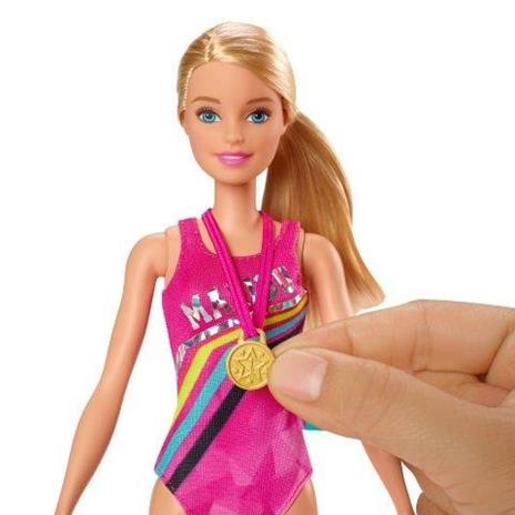 Barbie Nuotatrice, Bambola in Costume con Piscina e Accessori, 3+ Anni . Mattel (GHK23) - 7