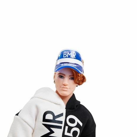 Barbie BMR1959 Bambola Ken con Lentiggini e Vestiti Sportivi Giocattolo per Bambini 3+Anni, GNC49 - 8