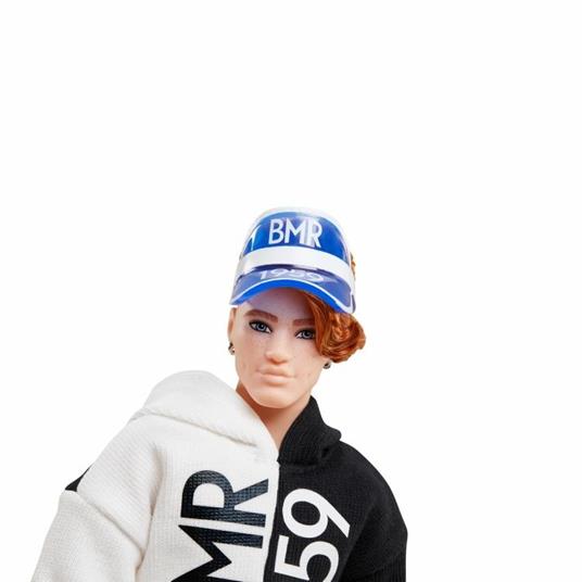 Barbie BMR1959 Bambola Ken con Lentiggini e Vestiti Sportivi Giocattolo per Bambini 3+Anni, GNC49 - 8