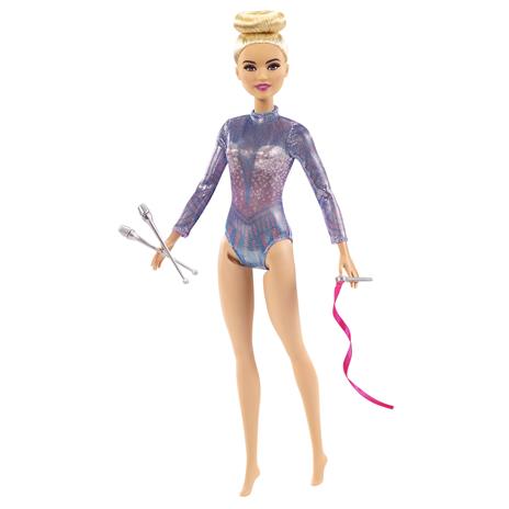 Barbie - Carriera Ginnasta, bambola bionda con coloratissimo body metallizzato, 2 bastoni e nastro, 3+ anni - 5
