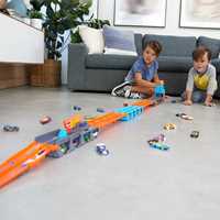Giocattolo Hot Wheels 2in1 Camion Trasportatore e Pista con 3 Macchinine,Giocattolo per Bambini 4+Anni Hot Wheels