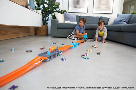 Hot Wheels 2in1 Camion Trasportatore e Pista con 3 Macchinine,Giocattolo per Bambini 4+Anni - 5