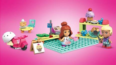Mega Construx- Playset Pasticceria con Micro Bambole Barbie e Ken e Tanti Accessori, Giocattolo da Costruire - 4