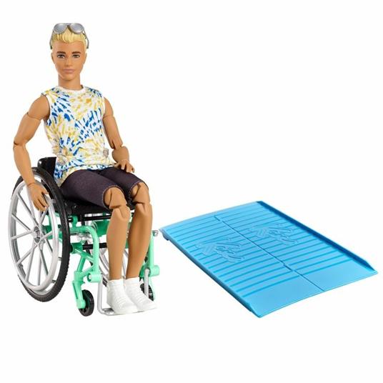 Barbie- Ken Fashionista con Sedia a Rotelle e Rampa, vestiti alla moda e accessori, giocattolo per bambini 3+anni - 2