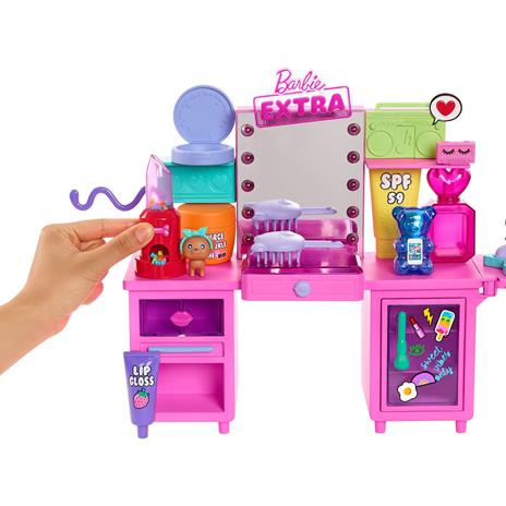 Barbie Extra bambola e playset con un cucciolo e oltre 45 accessori inclusi, per bambini 3+ anni. Mattel (GYJ70) - 4