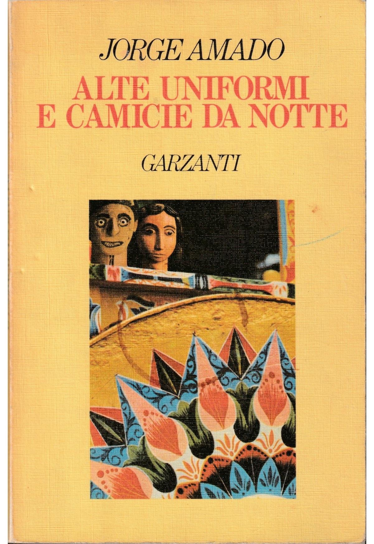 Alte uniformi e camicie da notte
