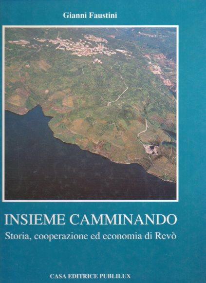 Insieme camminando: storia, cooperazione ed economia di Revò. Con uno scritto di Giuseppe Silvestri e foto di Flavio Faganello e Vittorio Flaim - Gianni Faustini - copertina