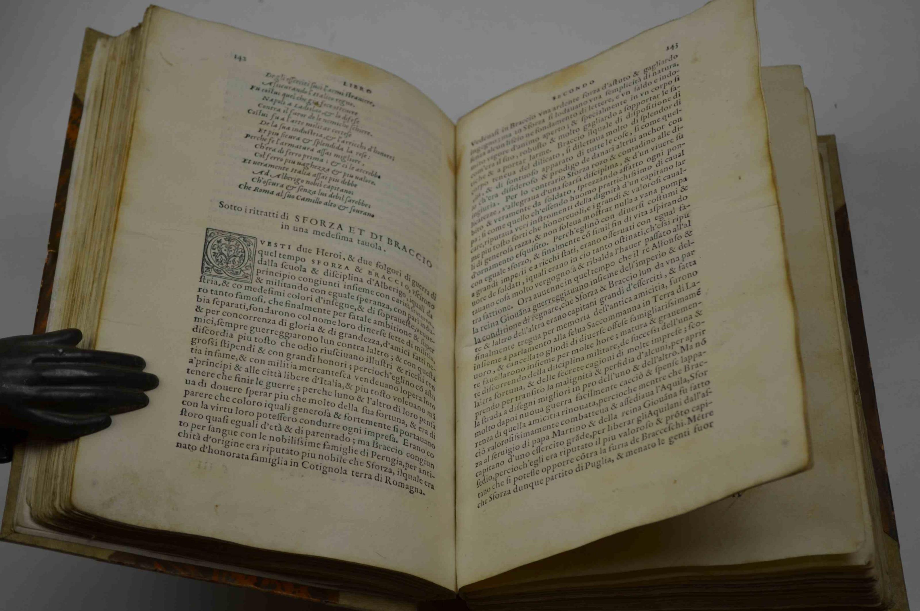 Gli Elogi. Vite brevemente scritte d'huomini illustri di guerra, antichi et moderni, onde s'ha non meno utile & piena, che necessaria & vera cognitione d'infinite historie non vedute altrove: tradotte per M. Lodovico Domenichi