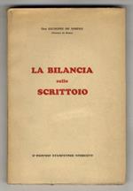 La bilancia sullo scrittoio