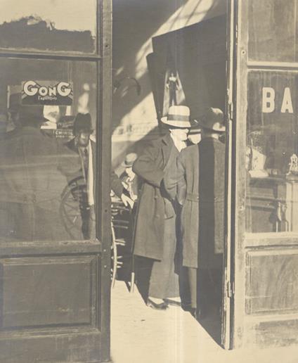Firenze, bar in Piazza Cavour - copertina