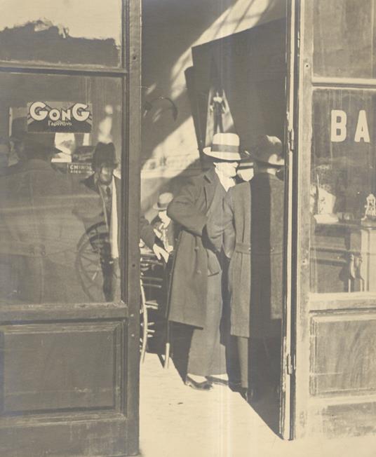 Firenze, bar in Piazza Cavour - copertina