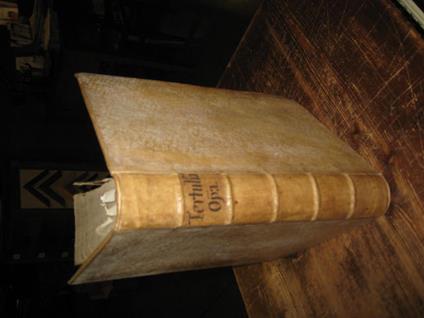 Opera Omnia juxta correctionem Pamelii, de la Cerda, Ambianensis, Rigaltii, Priorii, Albaspinaei, aliorumque Doctissimorum Catholicorum Virorum fideliter castigata, quorum Scholiis adjectae sunt Notae ex Salmasio, Rhenano, Heraldo, Mercerio, Lupo. - copertina