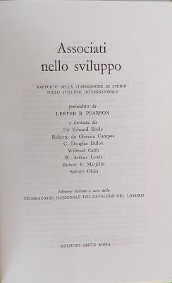 Associati nello sviluppo. Rapporto della commissione di studio sullo sviluppo internazionale - Lester B. Pearson - copertina