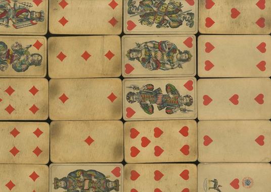 Mazzo di carte da gioco COMPLETO consistente di 44 carte da gioco (per i semi rossi, cuori e quadri, le carte vanno dall'uno al sette più 4 figure, per i semi neri, fiori e picche, le carte vanno dal quattro al dieci più 4 figure) - copertina