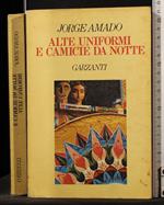Alte uniformi e camicie da notte