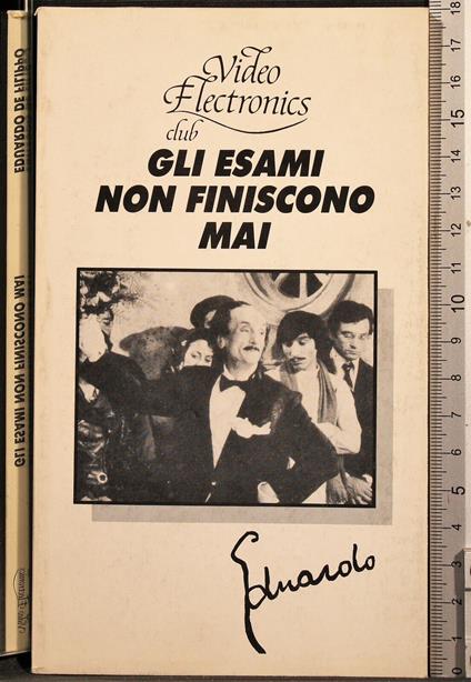 Gli esami non finiscono mai - Eduardo De Filippo - copertina