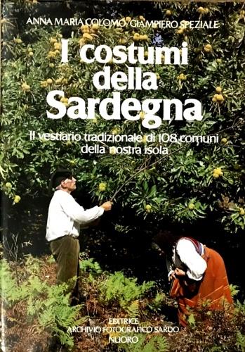 I costumi della Sardegna. Il vestiario tradizionale di 108 comuni della nostra isola. 330 fotografie dell�Archivio fotografico Sardegna '80 - copertina
