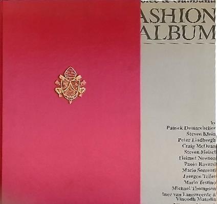 Catechismo della chiesa cattolica: compendio. Volume impresso nella Stamperia Steffenini. I caratteri usati sono i bodoniani. La carta a mano velin BFK Rives � stata fabbricata alla forma tonda appositamente per questa edizione dalle Cartiere d'Arche - copertina