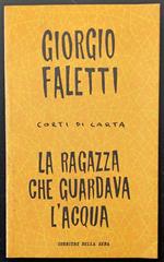 ragazza che guardava l'acqua