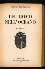 Un uomo nell'oceano